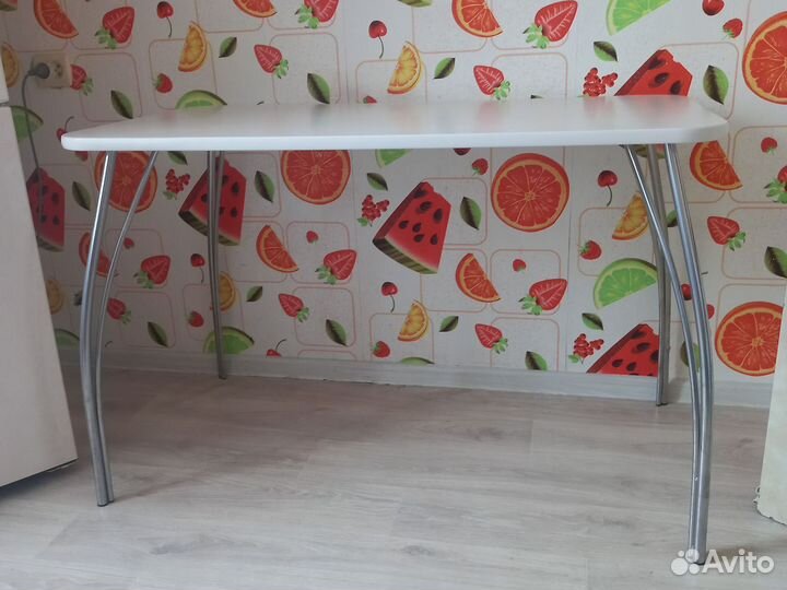 Стол обеденный