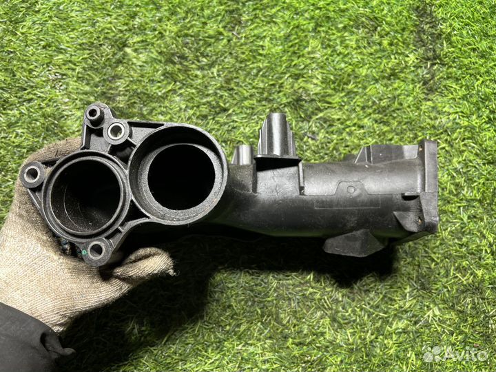 Патрубок Mercedes-Benz E-Class