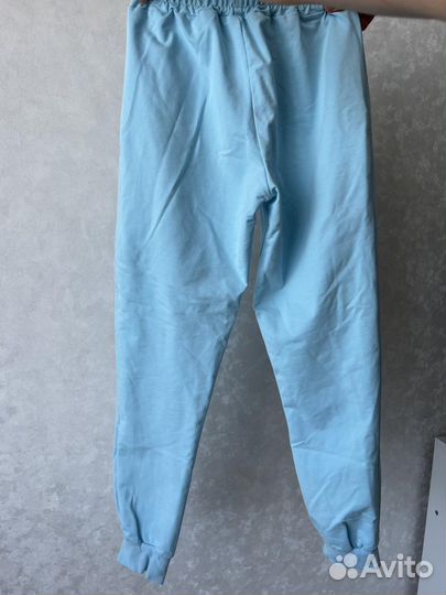 Женский спортивный костюм