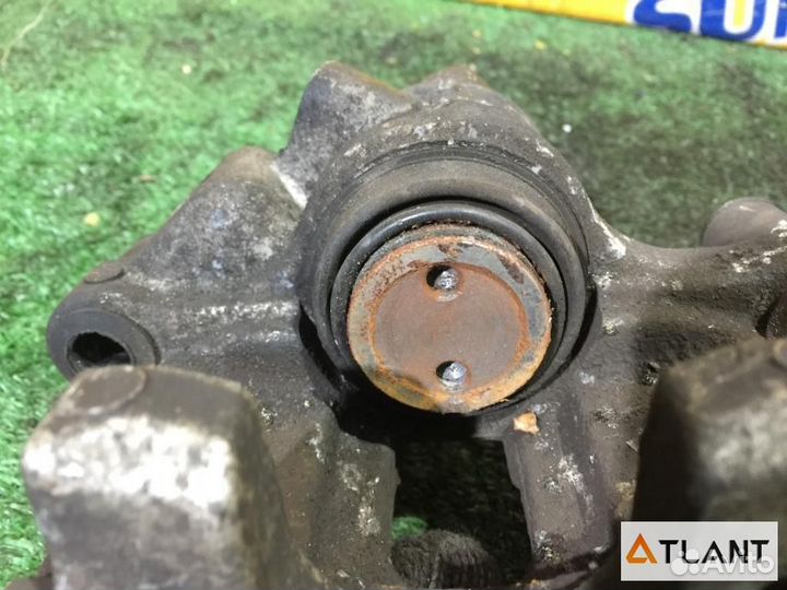 Суппорт задний правый mazda axela