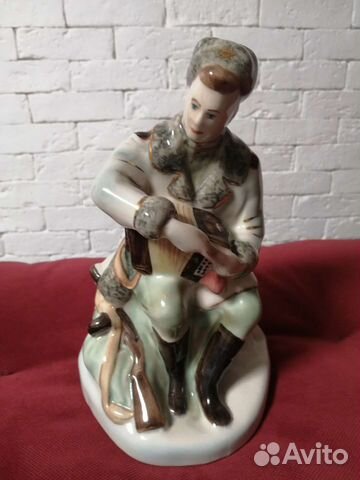 Фарфоровая статуэтка