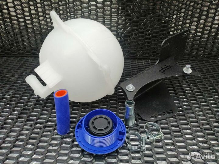 Бачек Расширительный VAG-овский на Нива в сборе