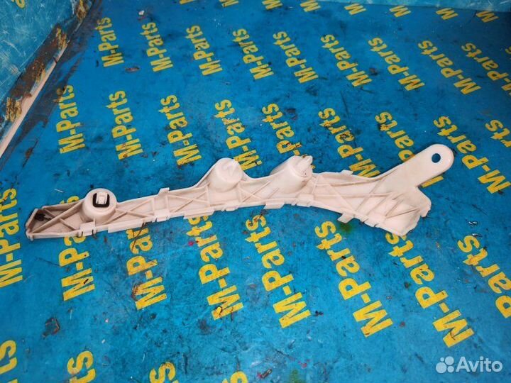 Крепление бампера заднее левое Mazda Demio DE3FS