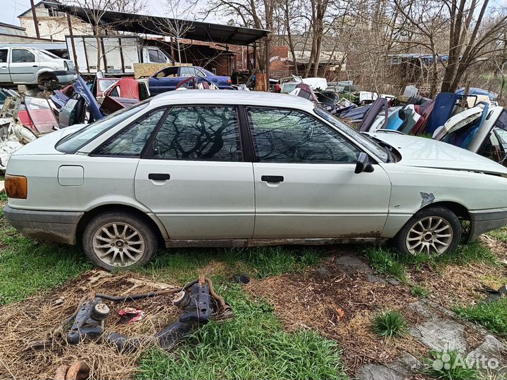 В разборе Audi 80 b3