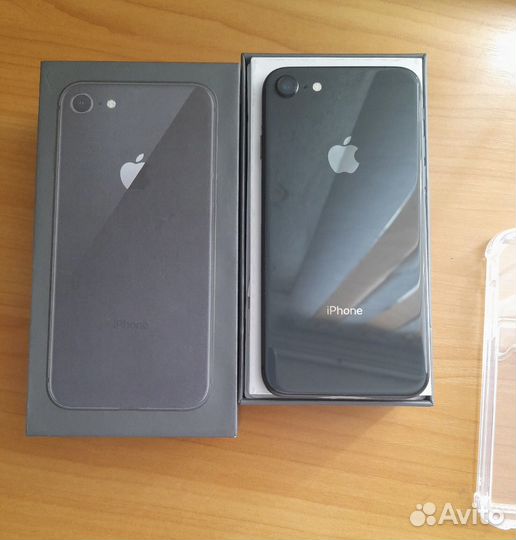iPhone 8, 64 ГБ