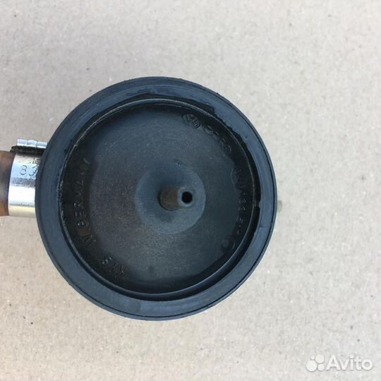 Клапан воздушный Фольксваген Пассат Б4