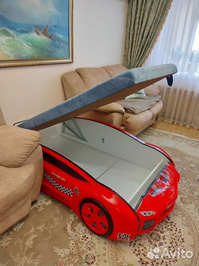 Детская кровать машинка