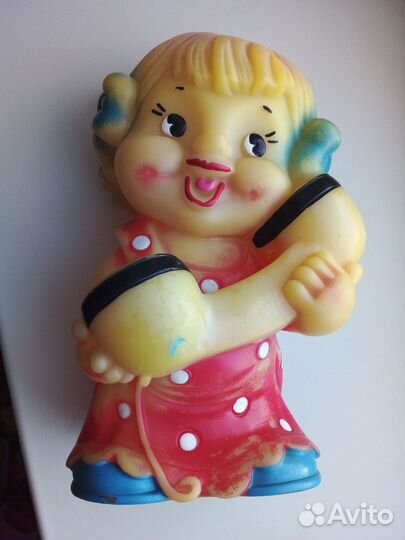 Кукла с телефоном