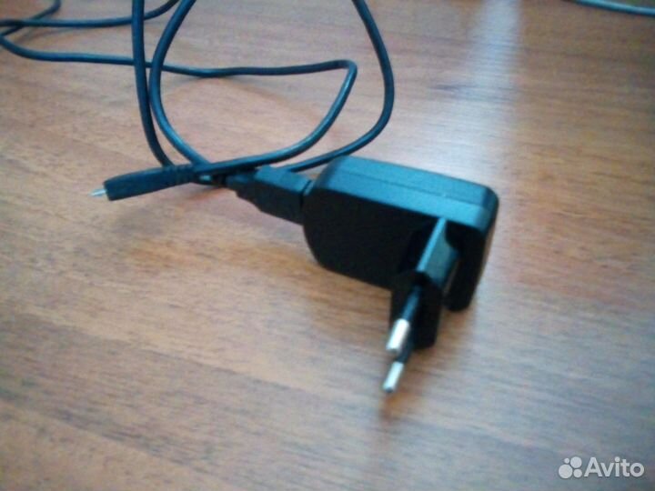 Nokia -зарядное устройство универсальное, наушники