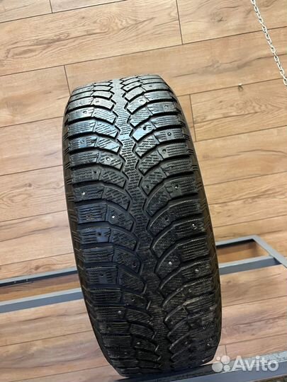 Bridgestone Blizzak Spike-01 245/65 R17
