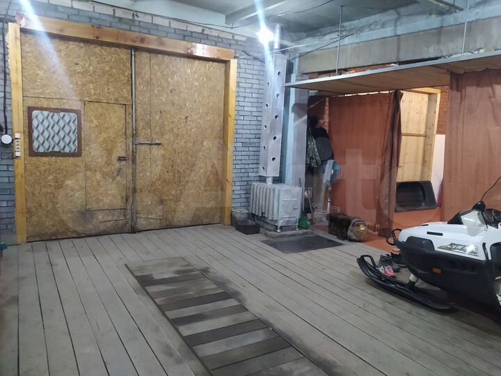 Гараж, > 30 м²