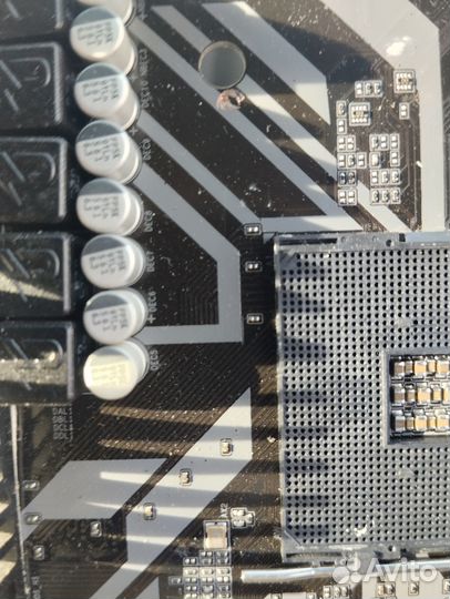 Материнка с сломанным текстолитом