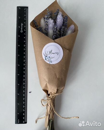 Букет из лаванды и сухоцветов