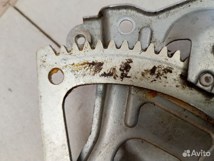 Стеклоподъемник электрический задний левый 62222AG