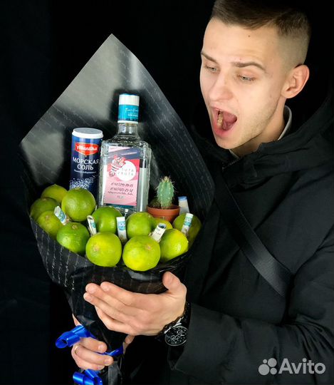 Вкусные букеты из клубники и ягод