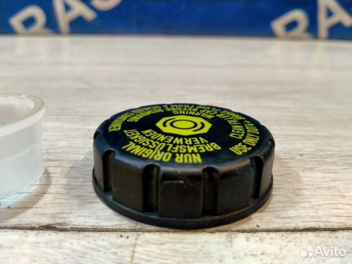 Крышка бачка тормозной жидкости Mercedes-Benz