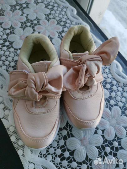 Кроссовки новые для девочки