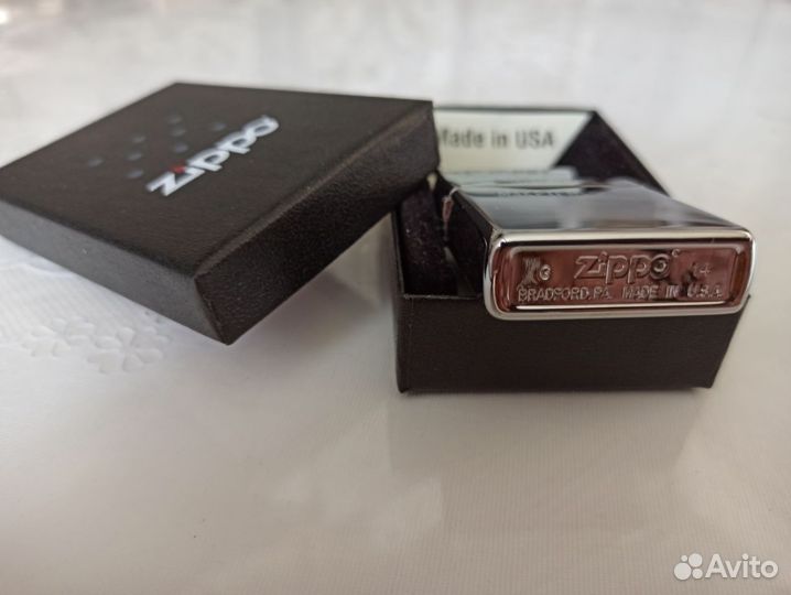 Продам бензиновую зажигалку Zippo