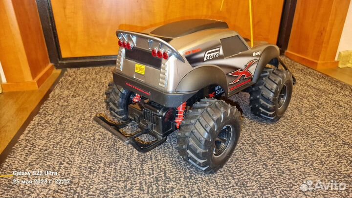 Машина на радиоуправлении уличная