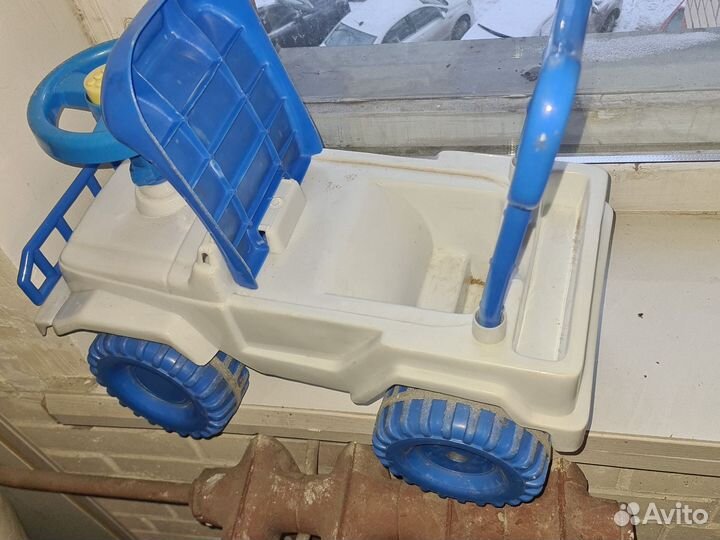 Машинка-каталка для детей