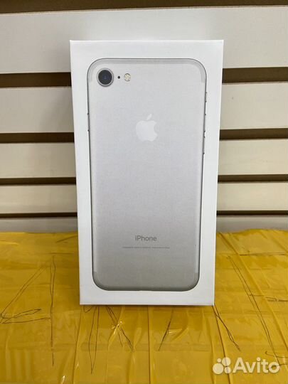 Коробка от iPhone 7