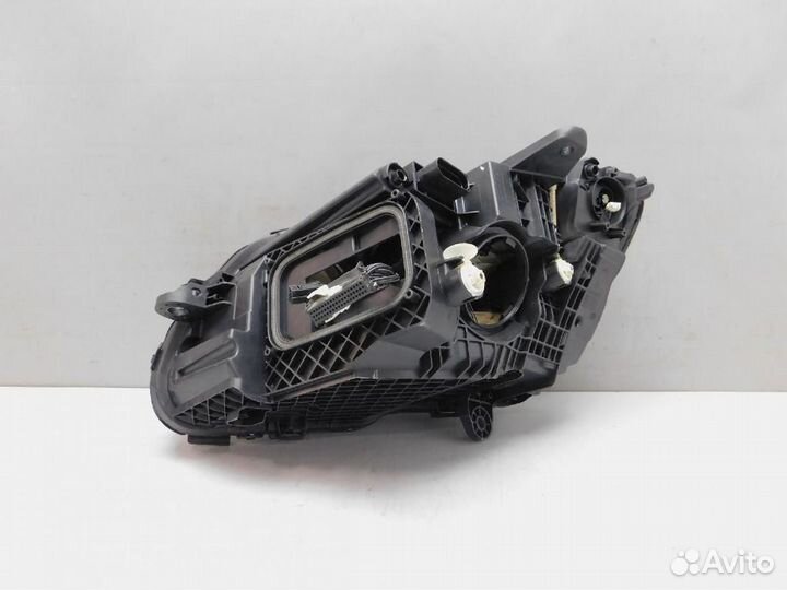 Фара правая Mercedes-Benz C-Class