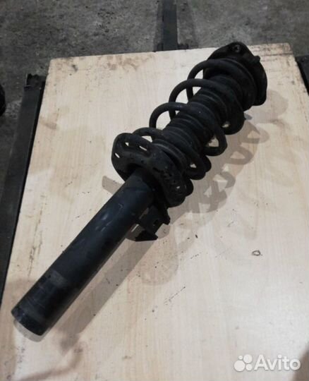 Стойка передняя Volkswagen Passat B6