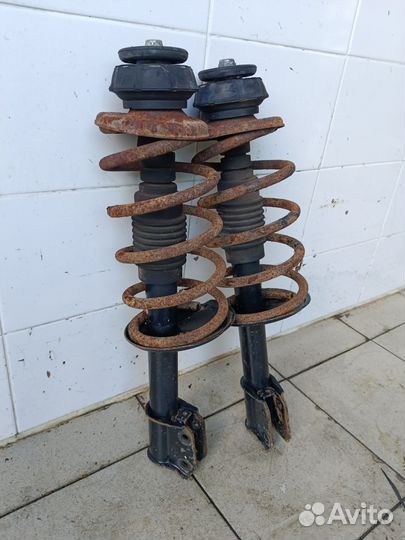 Передние стойки Рено Логан