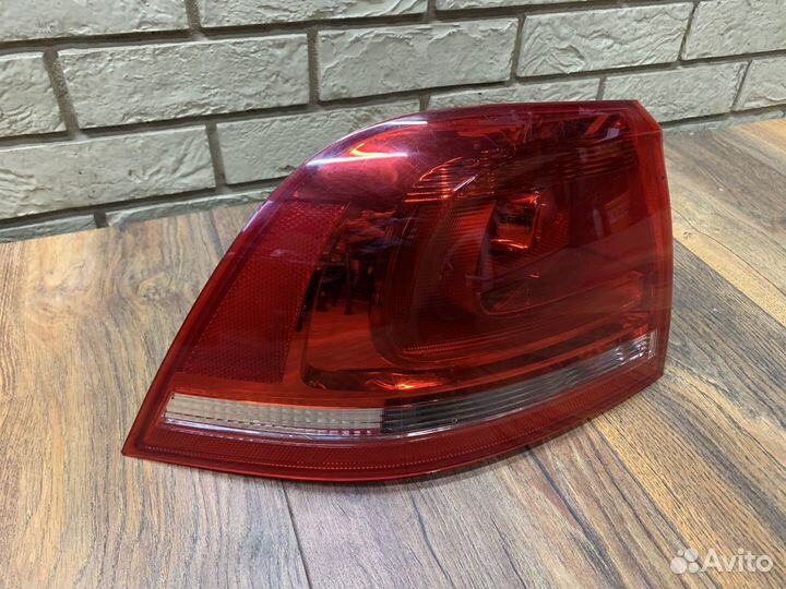 Volkswagen Touareg NF Фонарь задний наружный Левый