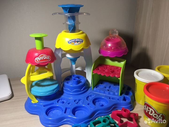 Игровой набор Play-Doh plus Фабрика пирожных