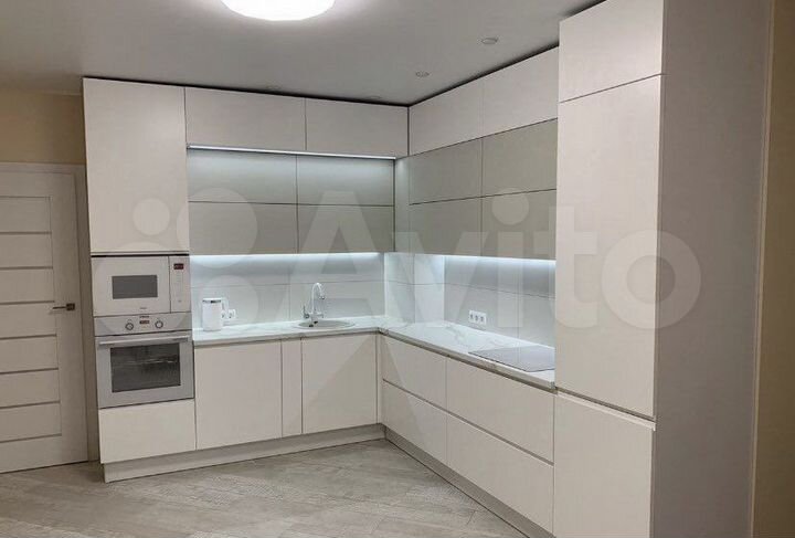 2-к. квартира, 80 м², 8/10 эт.