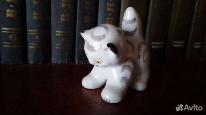 Фарфоровая статуэтка 