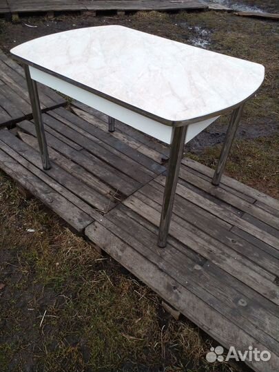 Кухонный стол