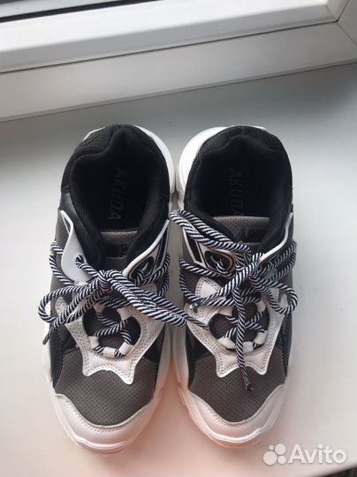 Кроссовки новые