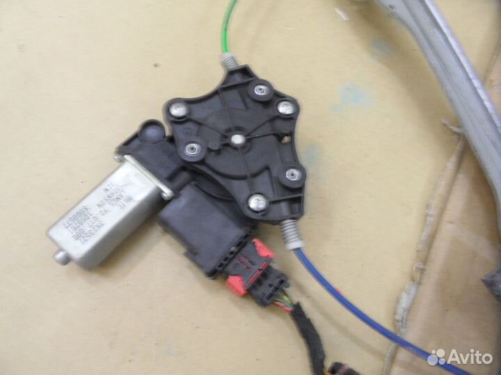 Opel Corsa D моторчик стеклоподъемника задний лев