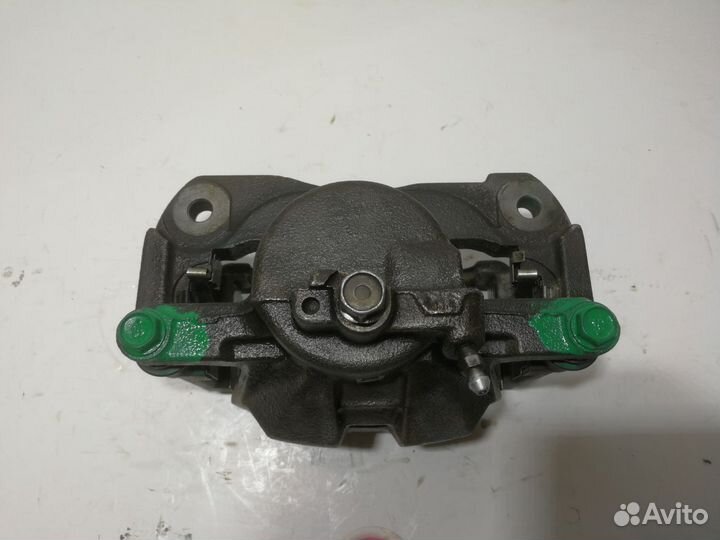 Суппорт передний левый Toyota Camry ACV40