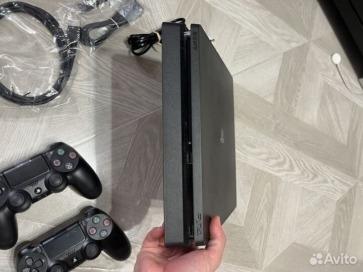 Sony PS4 Slim 500 gb +2 геймпада