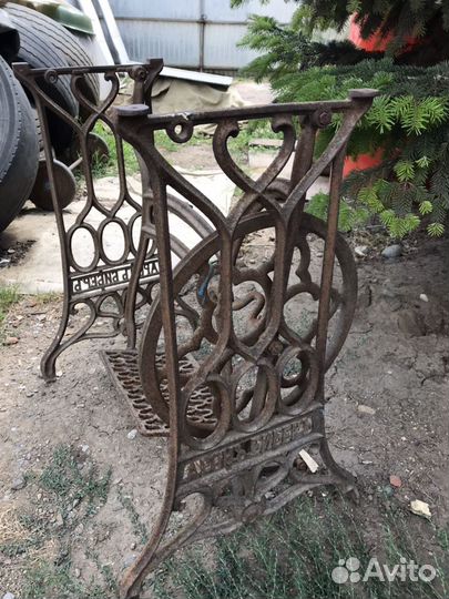 Станина чугунная от швейной машины