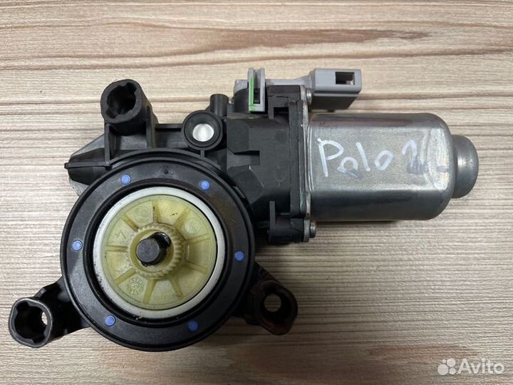 Мотор стеклоподъемника передний левый Volkswagen