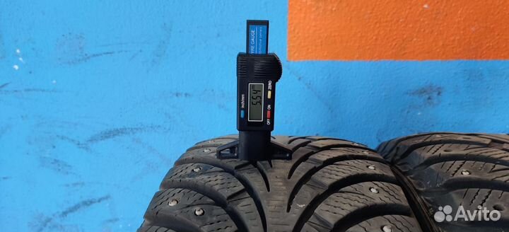 Goodyear UltraGrip Extreme 215/65 R16 98T