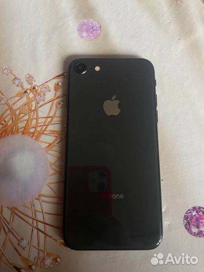 Телефон iPhone 8