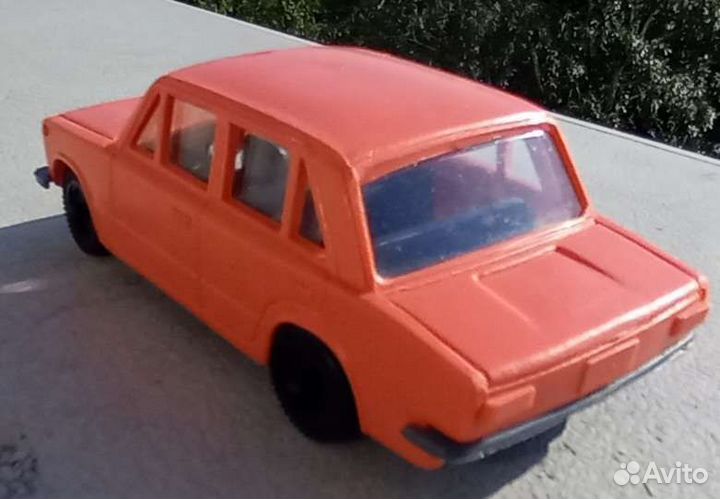 Машинка СССР копейка ваз 2101 пластик состояние