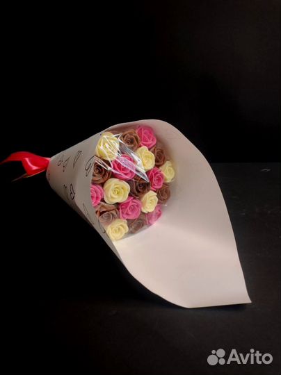 Букет - 19 Роз из Белого и Молочного Шоколада