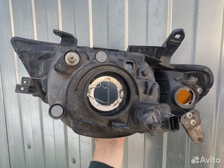 Фара на mitsubishi l200