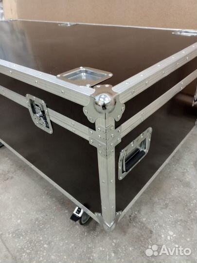 Ящик на колёсах