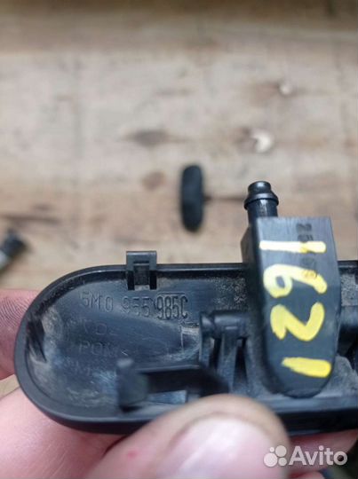 Форсунка омывателя стекла Volkswagen Tiguan