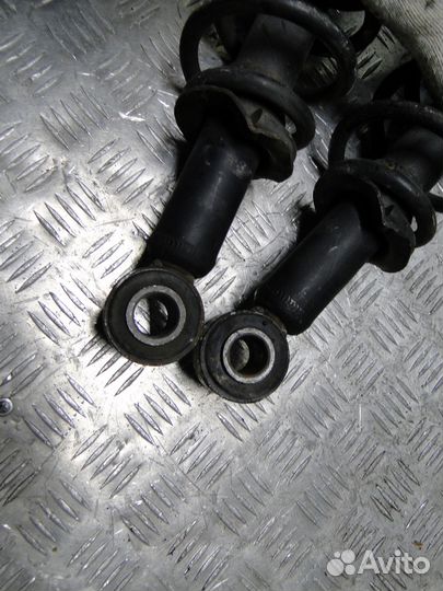 Амортизатор задний Toyota Prius 20 2007 1.5