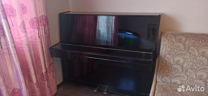 Пианино Ноктюрн в хорошем состоянии