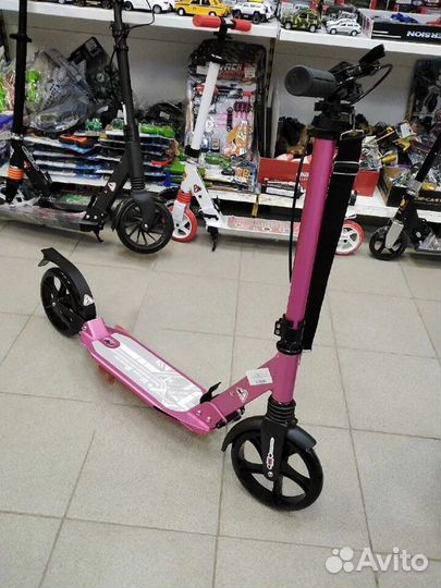 Самокаты разного цвета для детей