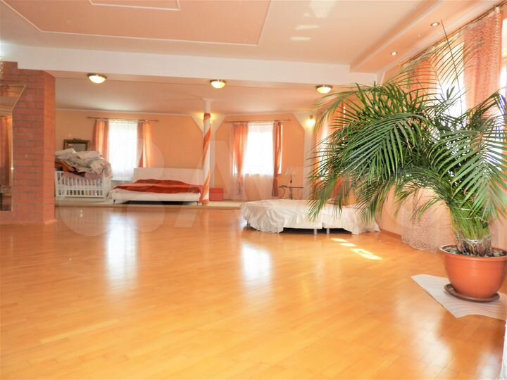 Коттедж 600 м² на участке 90 сот.